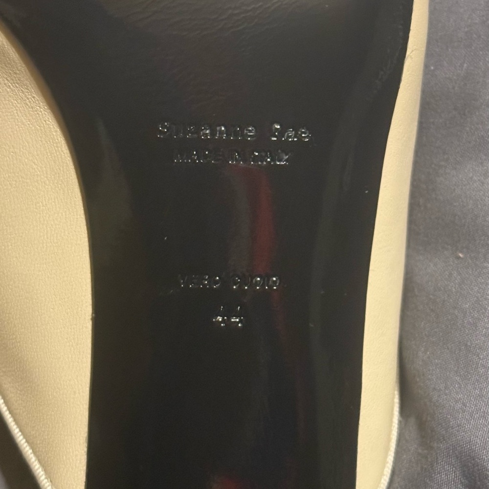 Suzanne Rae Chic Cream Mules with Gold Detail - Picture 6 of 7